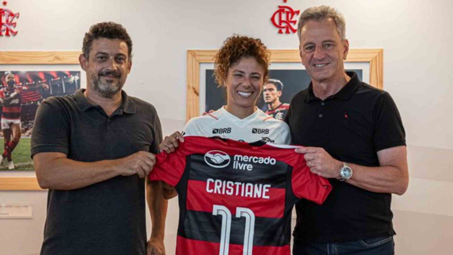 UMA NOVA ERA: CRISTIANE VESTE O MANTO 11 DO FLAMENGO FEMININO